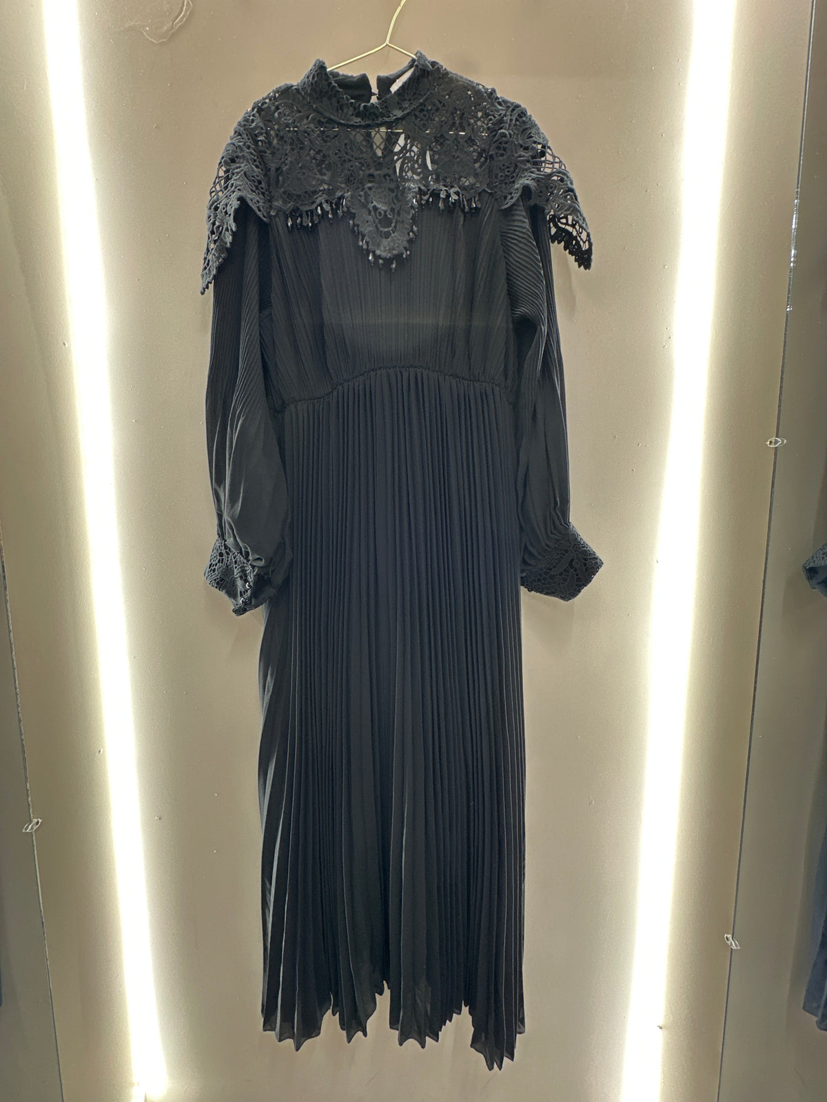 Rosé Chantilly Pleated Dress