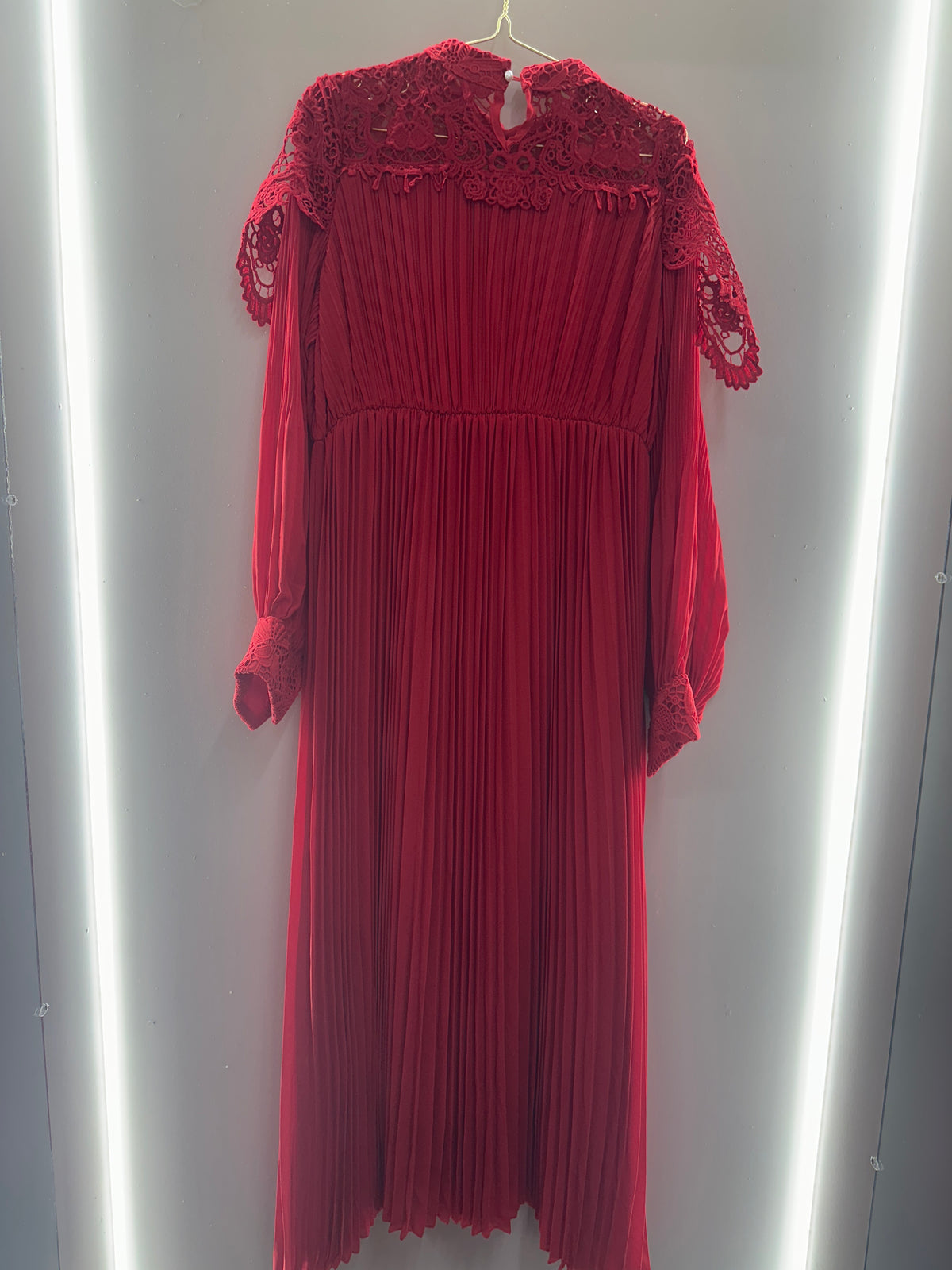 Lace Elegance Pleated Maxi Dress