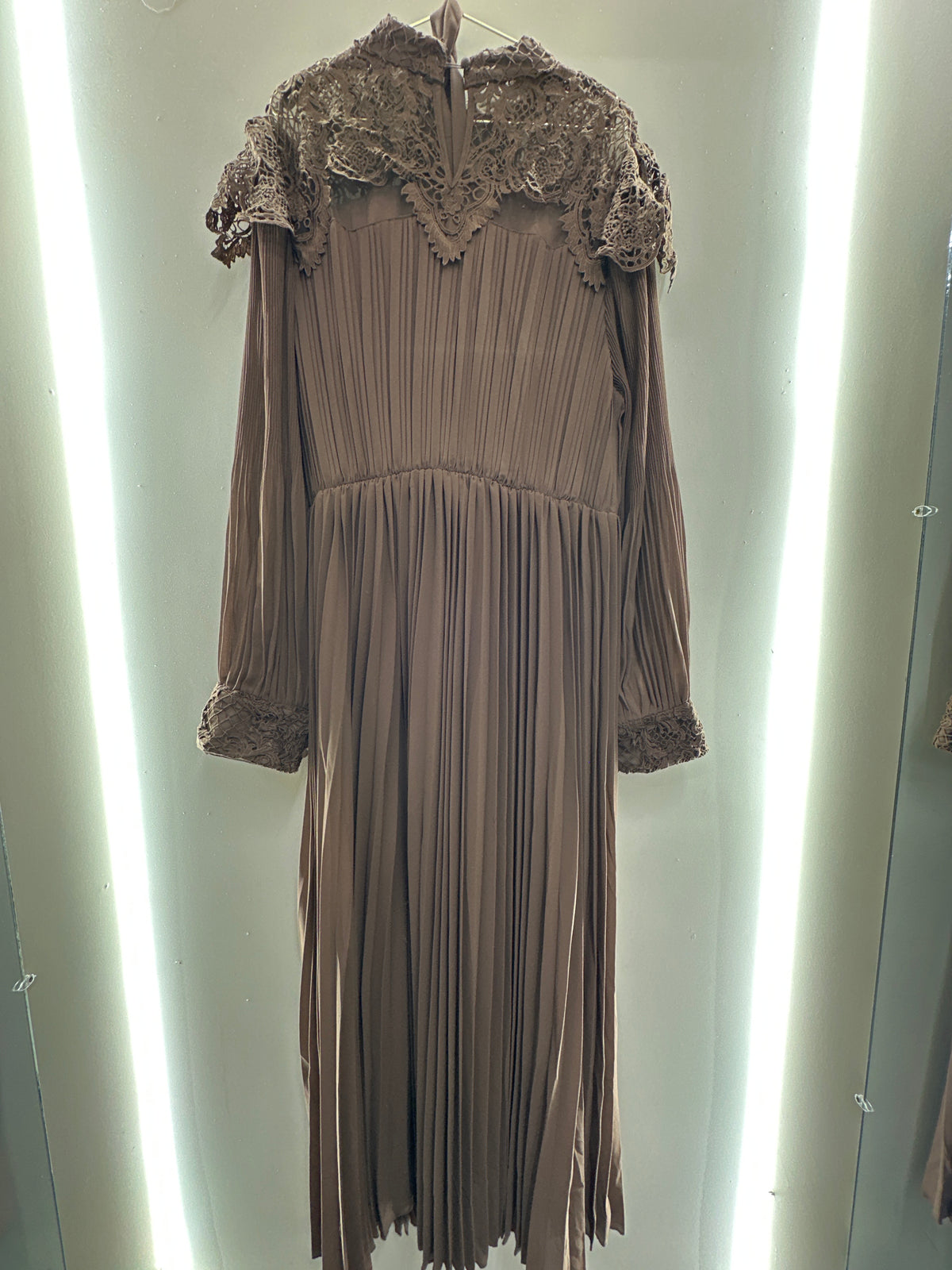Rosé Chantilly Pleated Dress