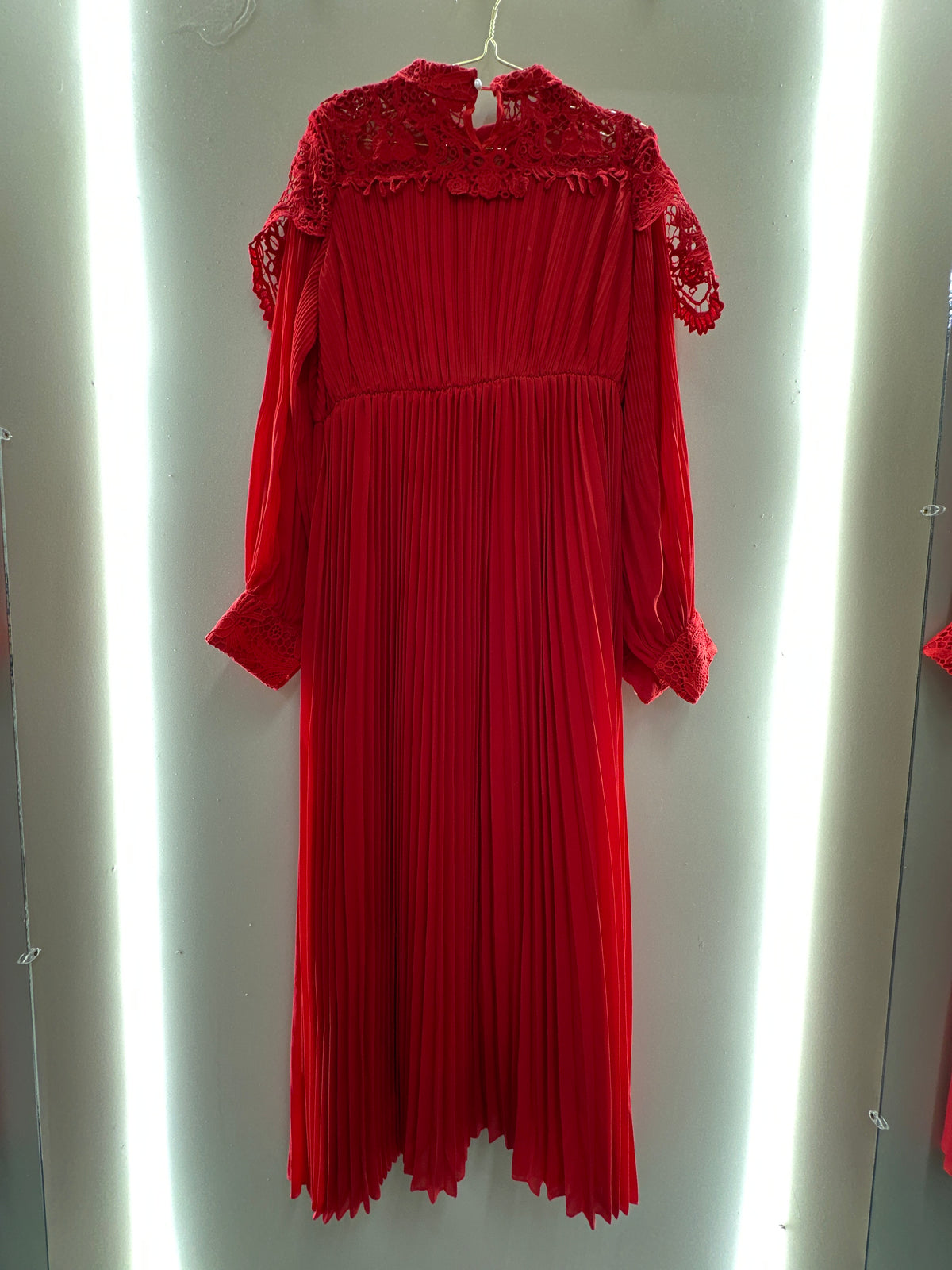 Rosé Chantilly Pleated Dress
