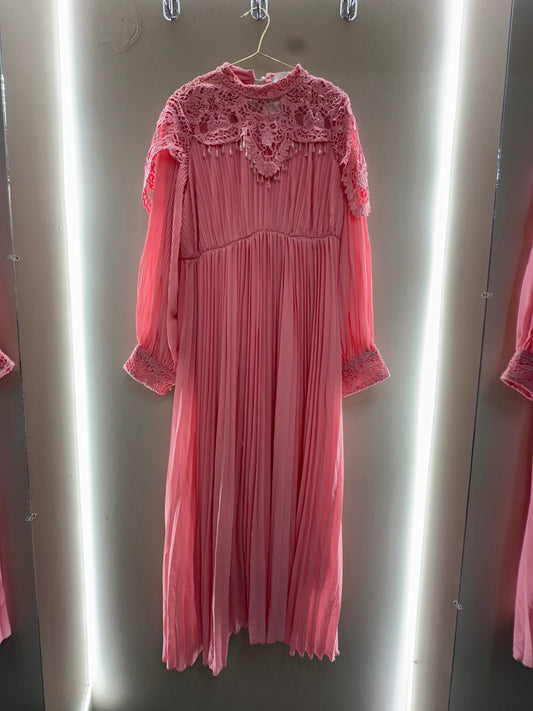 Rosé Chantilly Pleated Dress