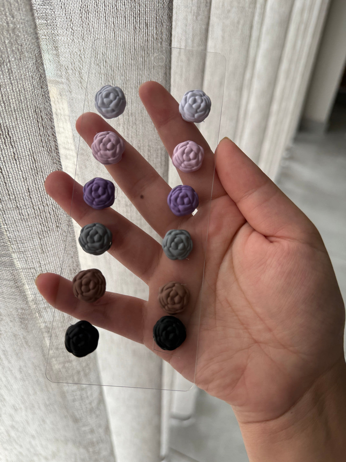Rose Detail Hijab Magnet