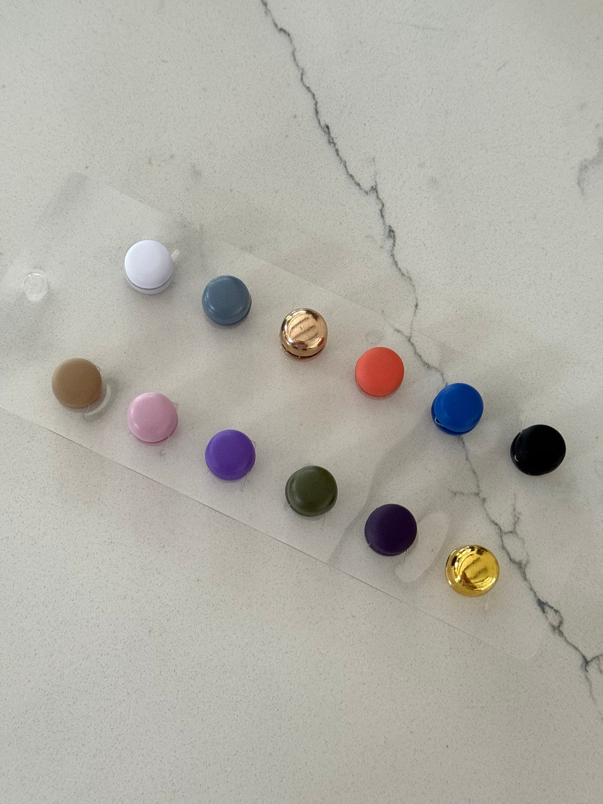 Round Hijab Magnet — Random Shade