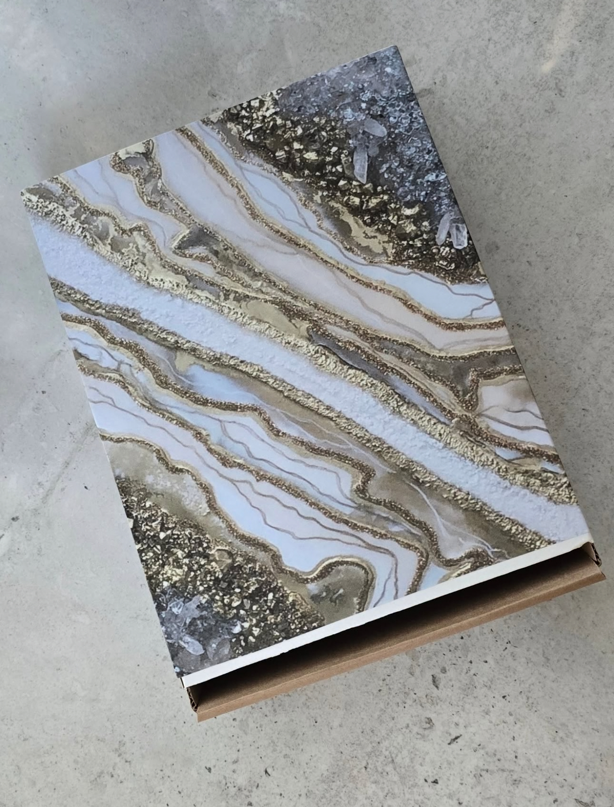 Marbled sleeve box