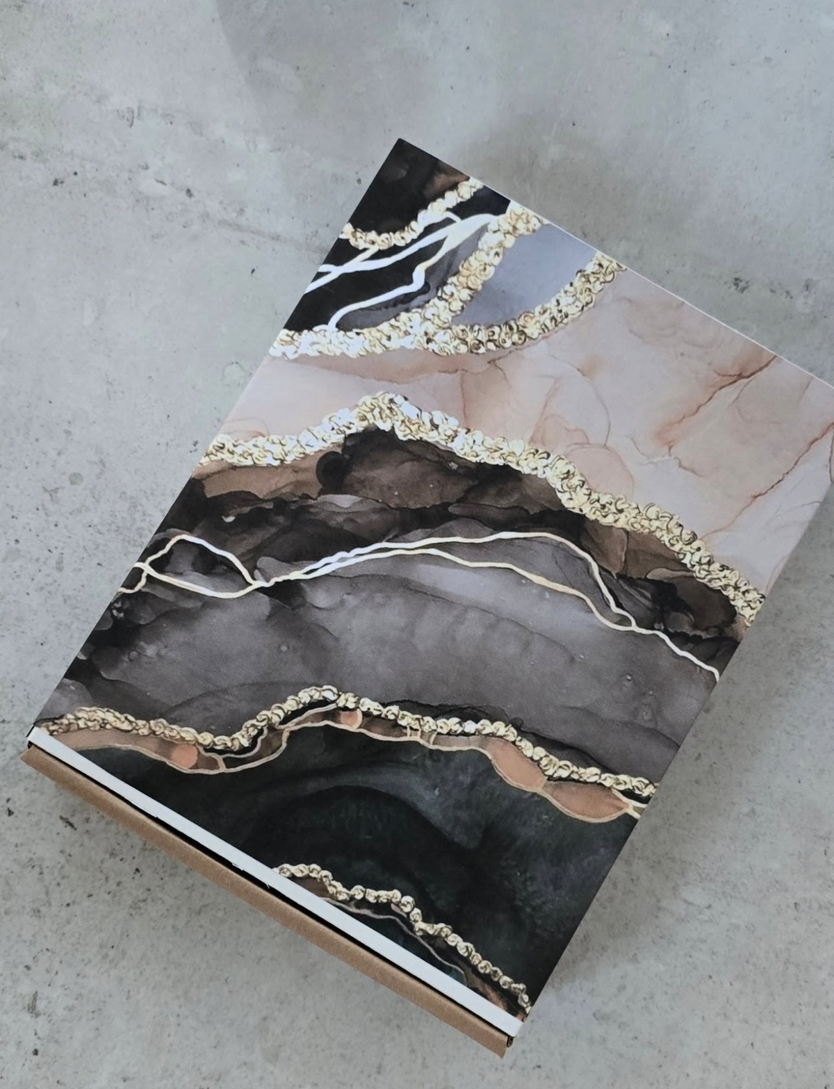 Marbled sleeve box — view 3