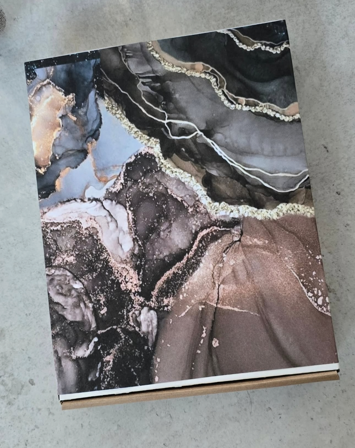 Marbled sleeve box — view 4