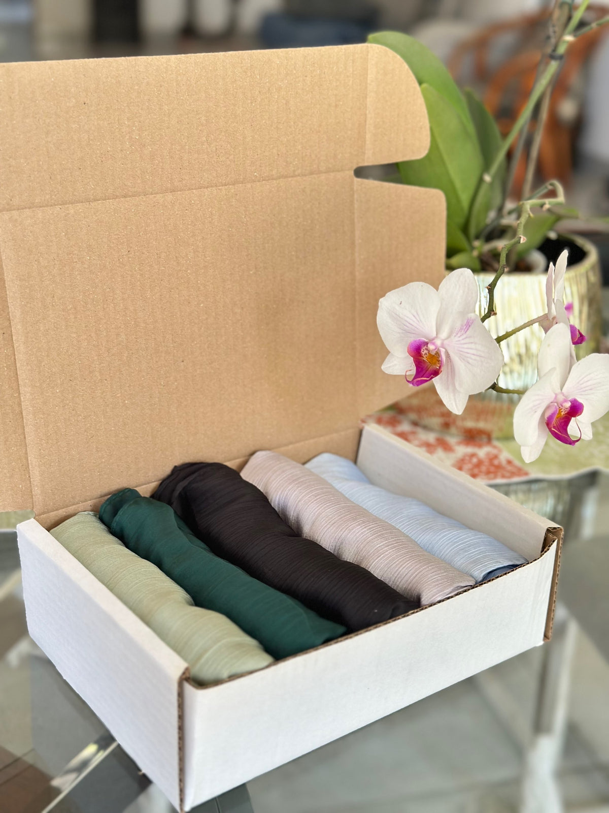 SET OF 5 NON SLIP SATIN