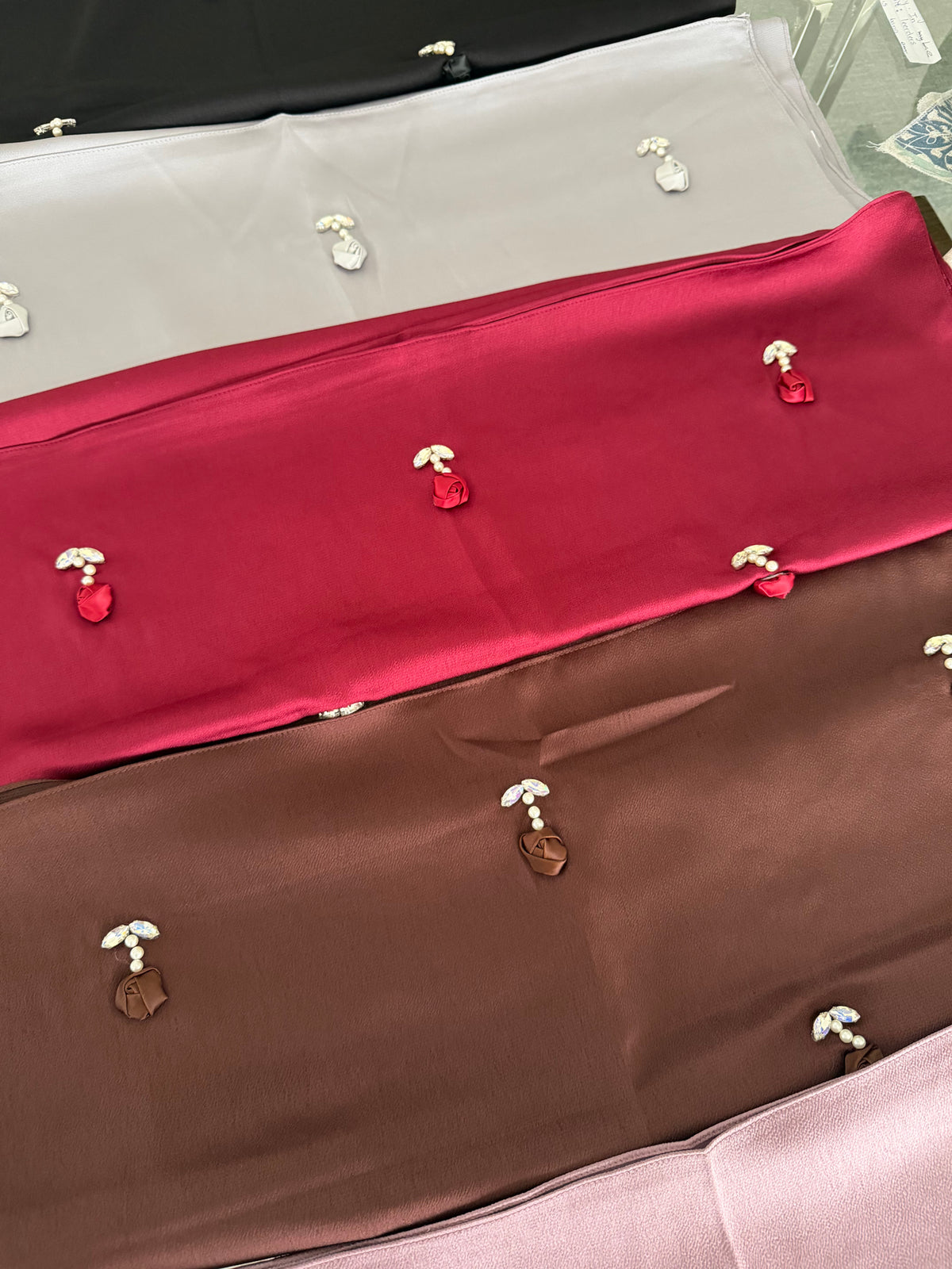 Beaded Non slip satin — view 2
